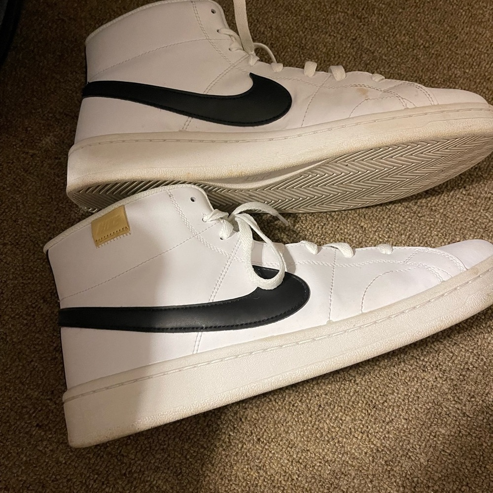 Size 12 men’s Nikes